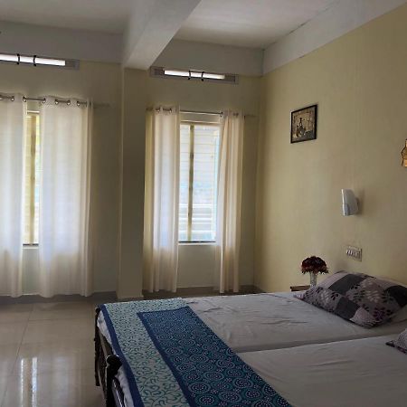 Sandy Beach Hotel Thiruvananthapuram Esterno foto
