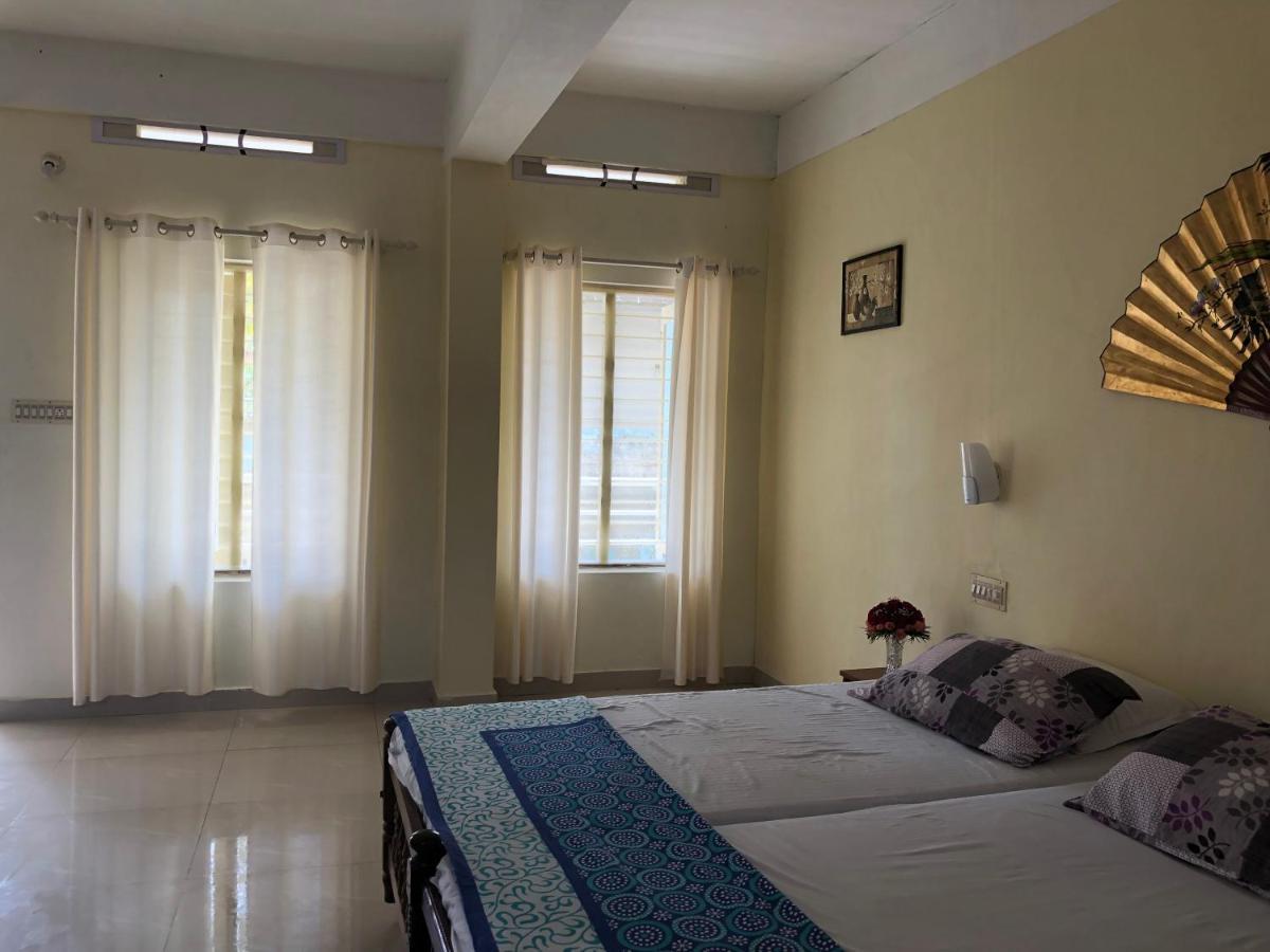 Sandy Beach Hotel Thiruvananthapuram Esterno foto