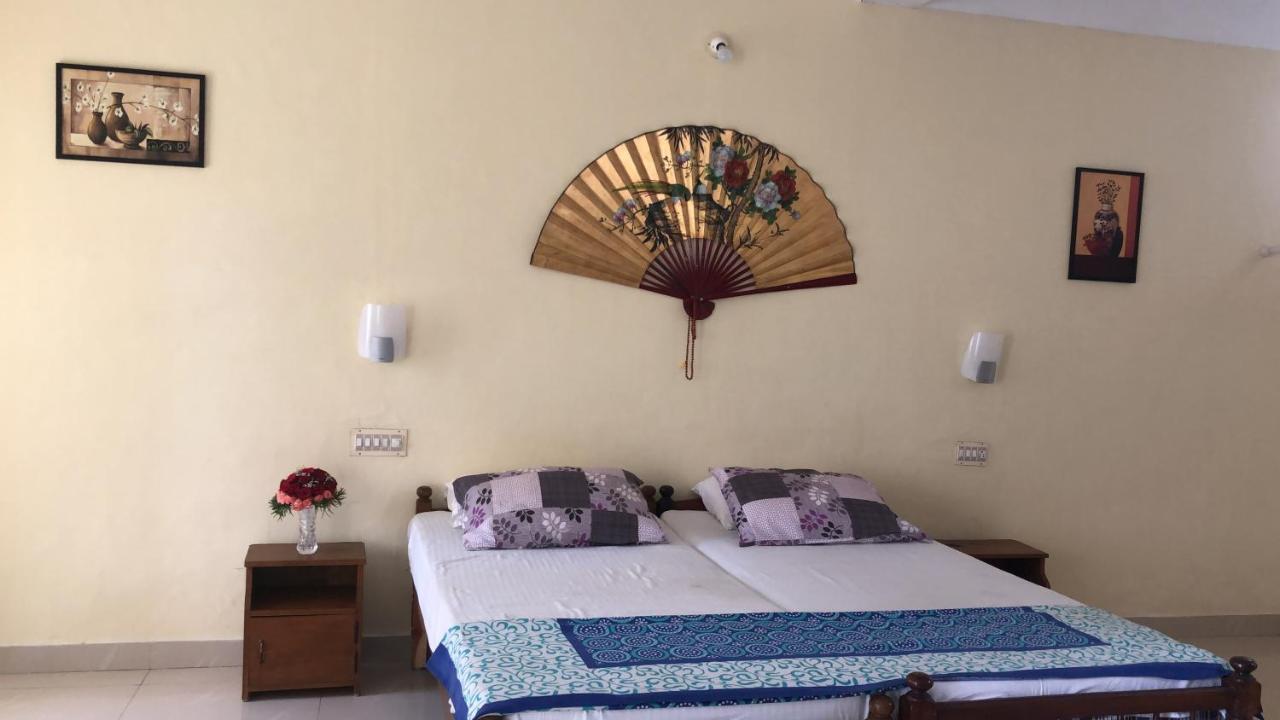 Sandy Beach Hotel Thiruvananthapuram Esterno foto