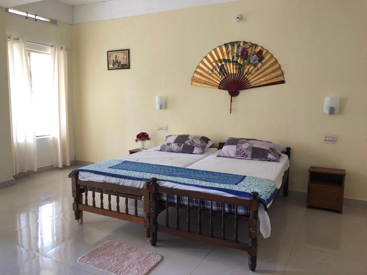 Sandy Beach Hotel Thiruvananthapuram Esterno foto