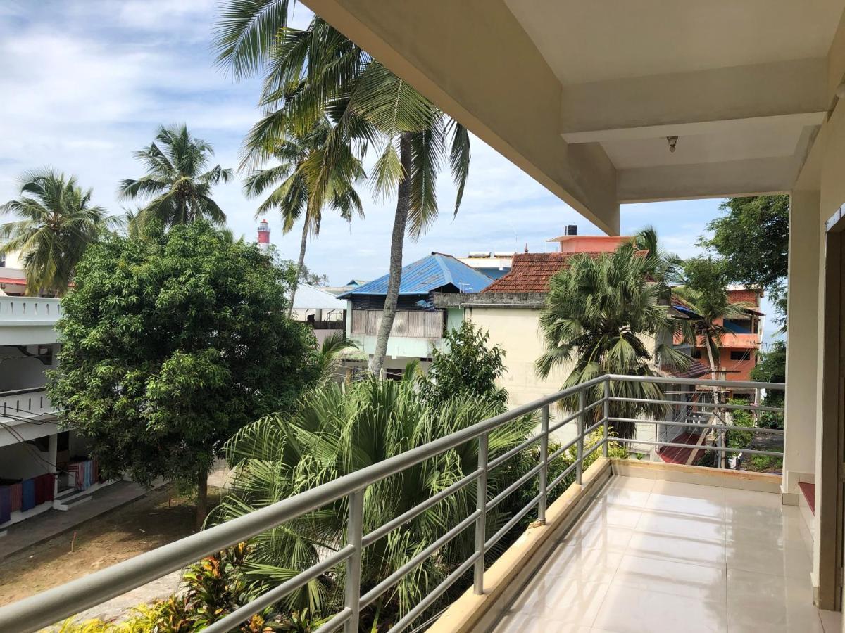 Sandy Beach Hotel Thiruvananthapuram Esterno foto