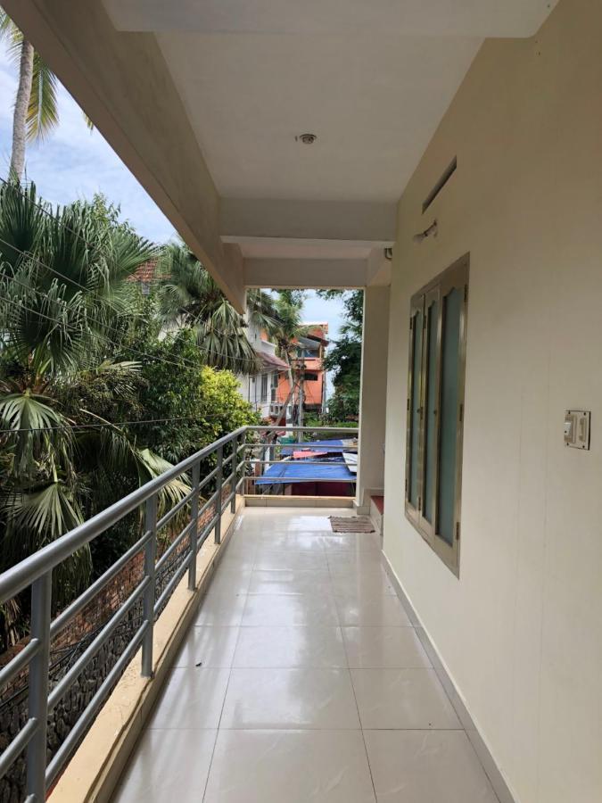 Sandy Beach Hotel Thiruvananthapuram Esterno foto