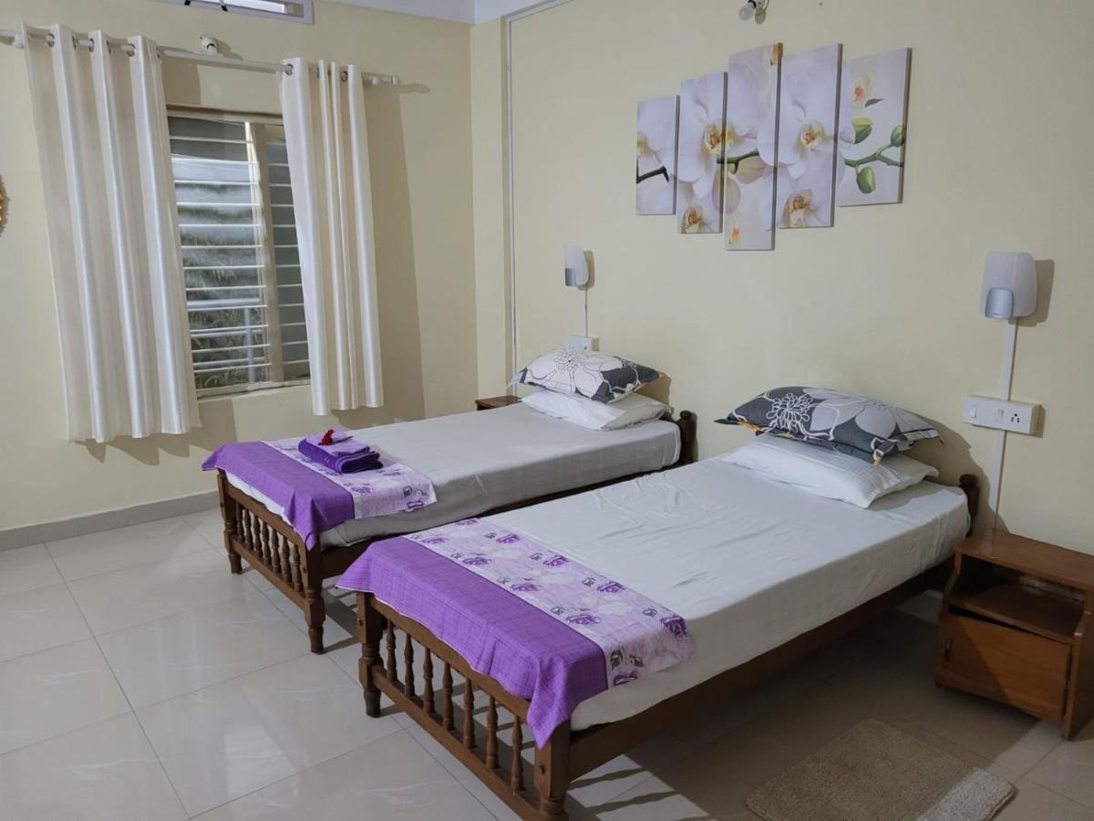 Sandy Beach Hotel Thiruvananthapuram Esterno foto