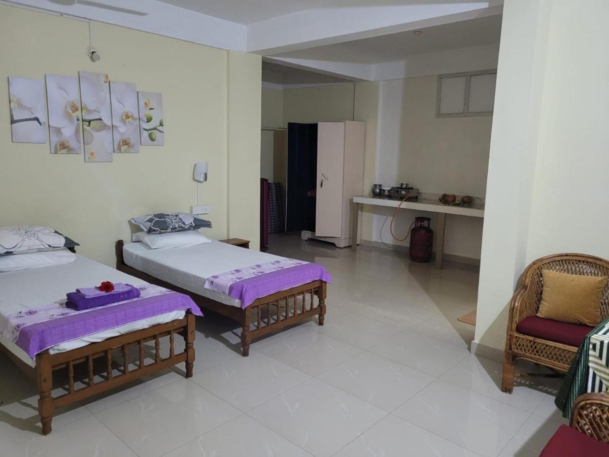Sandy Beach Hotel Thiruvananthapuram Esterno foto